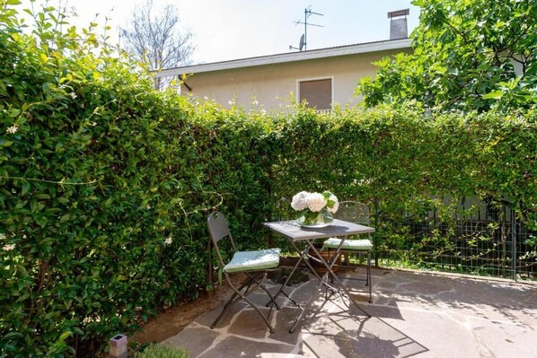 Outdoor dining - Apartment Maximilian - great vacation apartments in Merano, in the heart of Maia Alta/Obermais  (Meran)