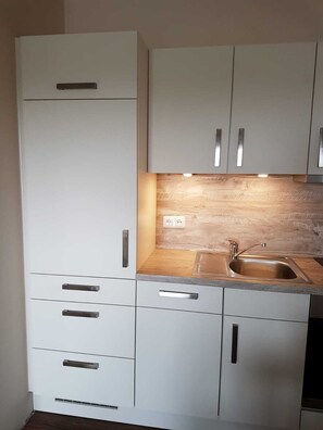 Horno, parrilla de estufa y lavavajillas 