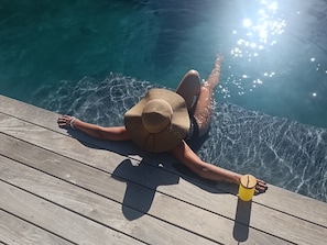 Piscine extérieure (ouverte en saison), parasols de plage