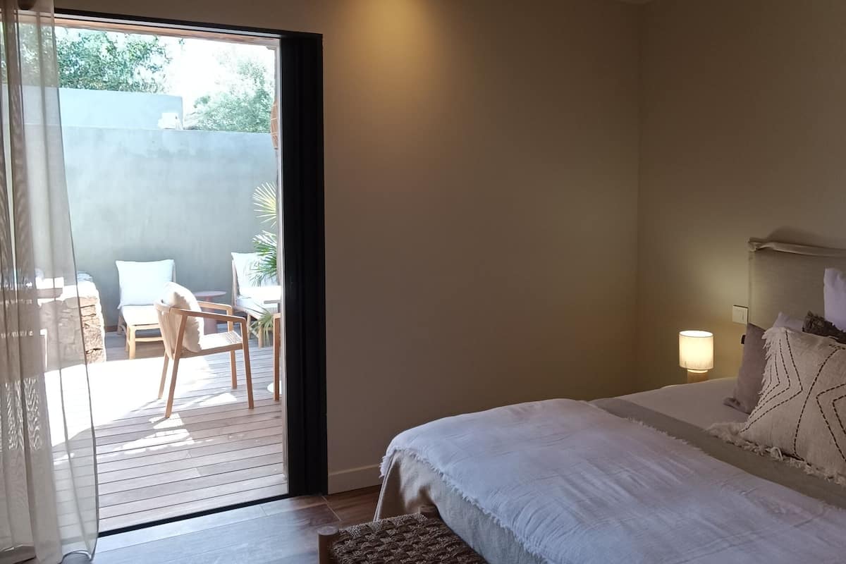 Superior Suite, Hot Tub | 1 bedroom, premium bedding, minibar, individually decorated