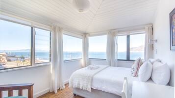 4 bedrooms, desk, iron/ironing board, WiFi