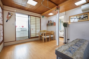 Interior - Shinjuku, Tokyo Good Location + Clean Room! Convenient for sightseeing and from the airport. (新宿区)