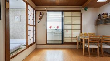 3 quartos, ferros/tábuas de passar roupa, Wi-Fi, roupa de cama