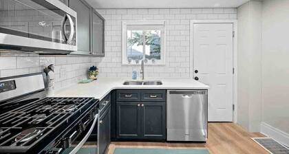 Hip & Bright 2BR Lawrenceville Home -Easy Parking