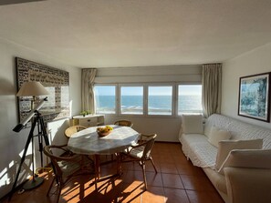 TV - Amazing Sea View Studio (Setúbal)