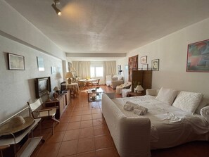 1 bedroom, iron/ironing board, internet, bed sheets - Amazing Sea View Studio (Setúbal)