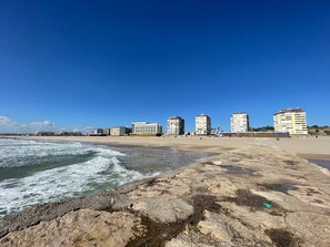 Beach nearby - Amazing Sea View Studio (Setúbal)