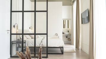 Executive Suite, Balcony (4) | 1 bedroom, blackout curtains, iron/ironing board, free WiFi