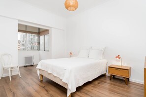 2 habitaciones, tabla de planchar con plancha, internet y ropa de cama 
