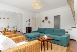 TV - Sunaya Villa · A haven of light in Aroeira (Setúbal)