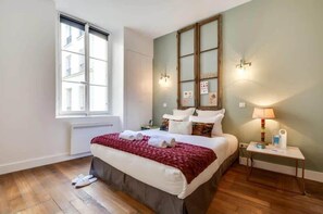 2 bedrooms, desk, iron/ironing board, WiFi