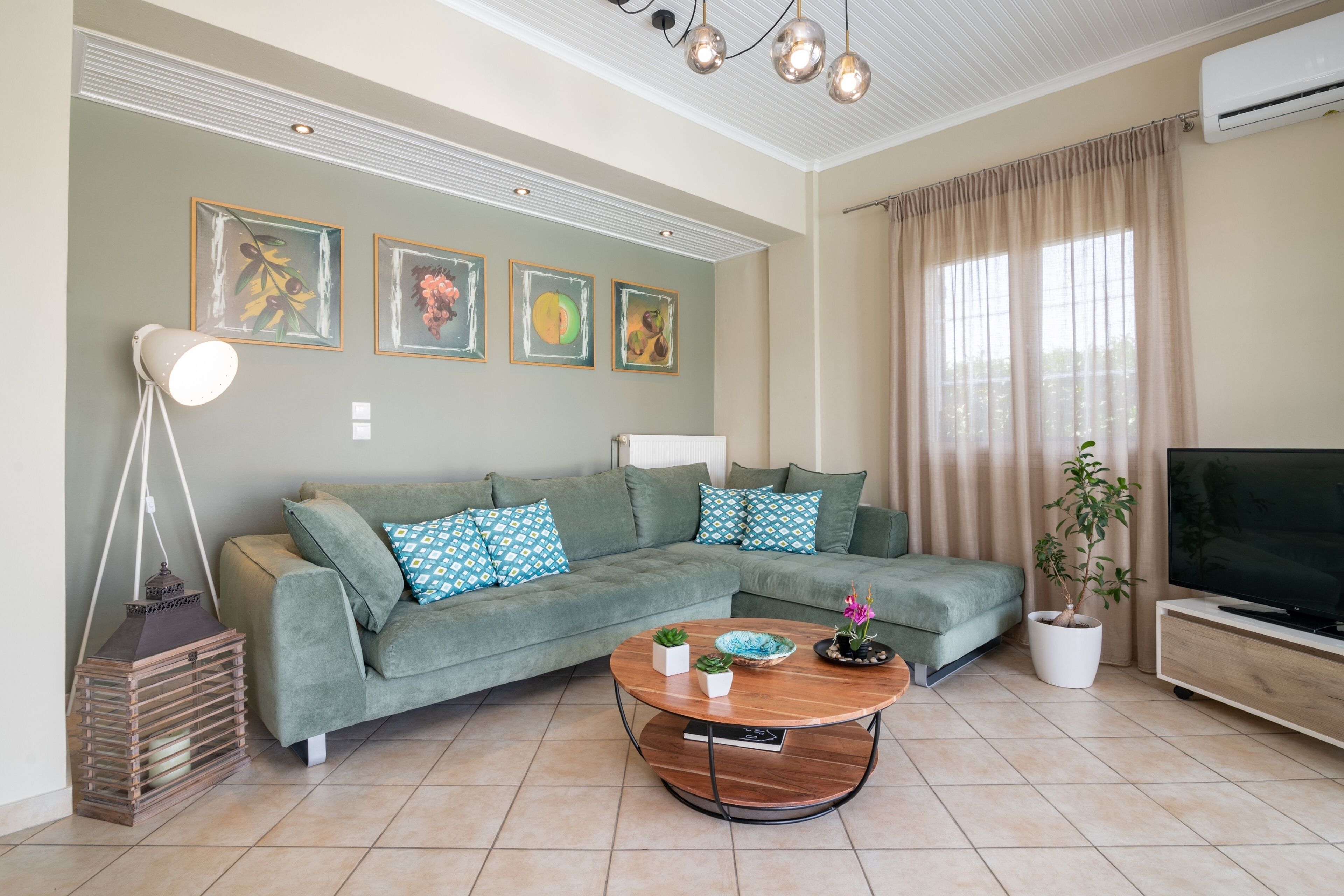 Deluxe Villa | Living area | Flat-screen TV, ping pong