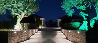 Madini Luxury villa with private Heated pool