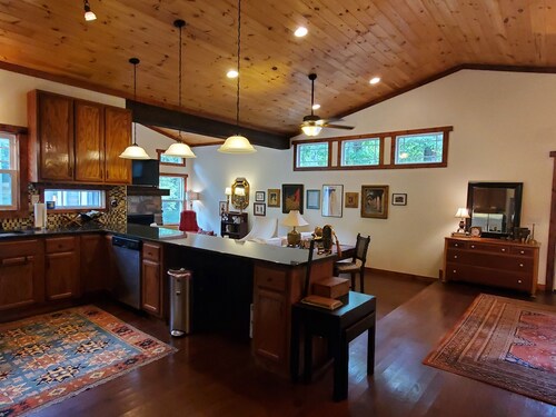 Peaceful Mountaintop Cottage