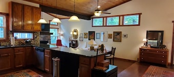 Peaceful Mountaintop Cottage