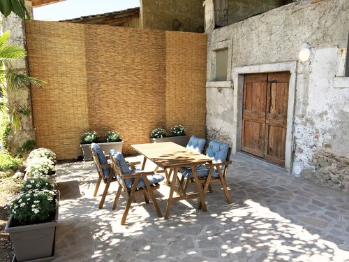 Isidoro: tasteful apartment, surrounded by greenery, quiet 