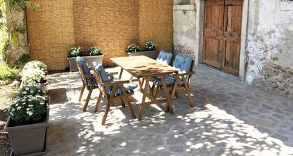 Isidoro: tasteful apartment, surrounded by greenery, quiet