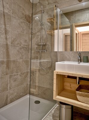 Bathtub, hair dryer, towels