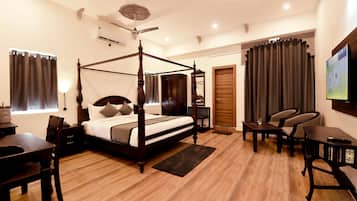 Royal Room | Skrivbord, gratis wi-fi och sängkläder