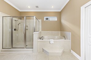 Signature House, 3 Bedrooms, Balcony, Lagoon View | Bathroom | Free toiletries, towels, soap, shampoo
