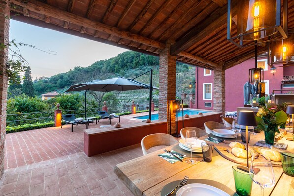 تناول الطعام بالخارج