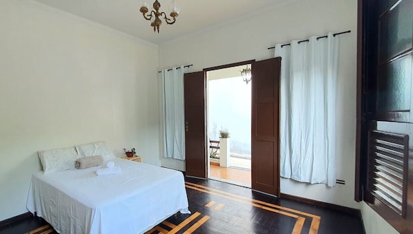 2 bedrooms, desk, iron/ironing board, free WiFi - House 307 Suite 1 (Manaus)