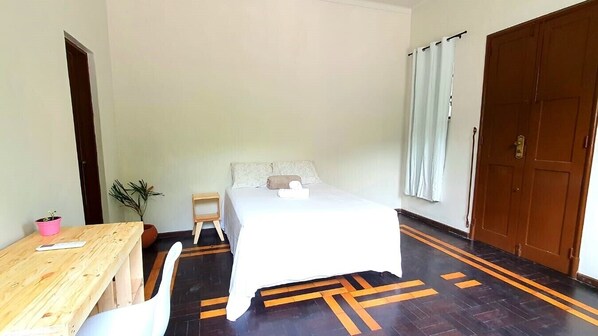 2 Schlafzimmer, Schreibtisch, Bügeleisen/Bügelbrett, kostenloses WLAN