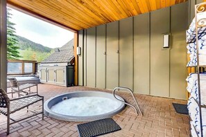 Indoor spa tub - 2BR Ski-In/Ski-Out Keystone Condo-Walk to Slopes! (Dillon)