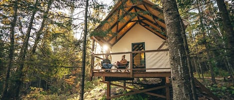 Tienda de campaña | Ropa de cama de alta calidad, muebles diferentes y ropa de cama