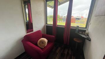 Standard Cottage | Desk, laptop workspace, free WiFi, bed sheets