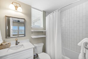 Combined shower/bathtub, hair dryer, towels - Breathtaking Views & Coastal Comfort: Your Perfect Home at Casa Pura Vida (Port Aransas)