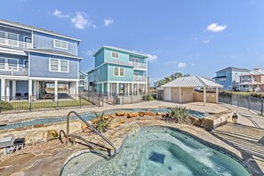 Pool - Breathtaking Views & Coastal Comfort: Your Perfect Home at Casa Pura Vida (Port Aransas)