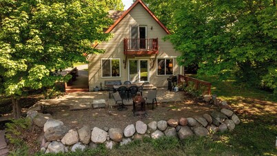 Huge Game Room, Protected Dock, Guest house, Firepit Tons of Games and more!