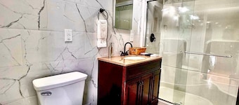 #NoCleaningFee! Pool Table, Hot tub, fireplace overlooking Wreck Island Creek