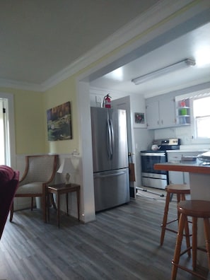 Interior -  #NoCleaningFee! Pool Table, Hot tub, fireplace overlooking Wreck Island Creek (Gladstone)