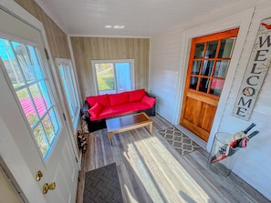 Smart TV, fireplace, video games, books -  #NoCleaningFee! Pool Table, Hot tub, fireplace overlooking Wreck Island Creek (Gladstone)