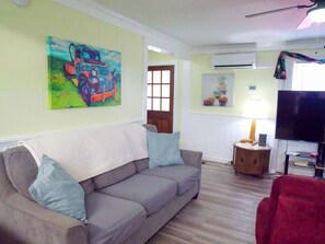 تلفزيون ذكي، مدفأة، ألعاب فيديو، كُتُب