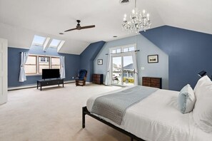 5 bedrooms, desk, iron/ironing board, WiFi