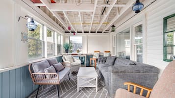 TV, fireplace, offices