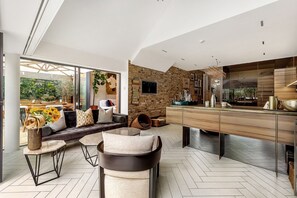 Lobby - The Primrose Hill Jewell (London)