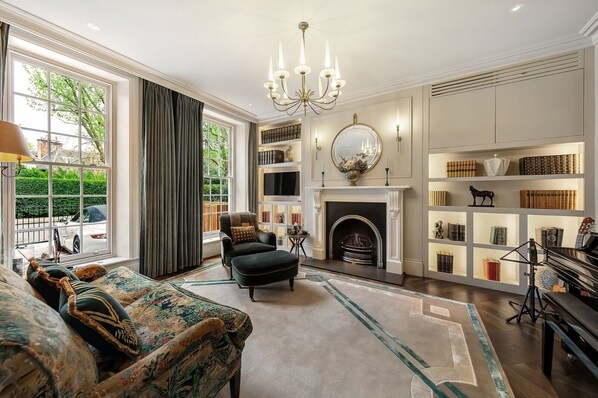 TV - The Primrose Hill Jewell (London)