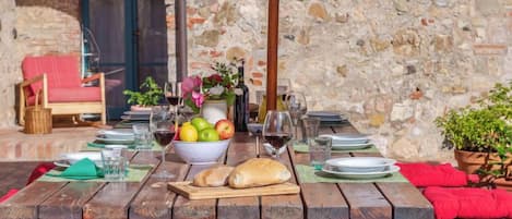 Outdoor dining