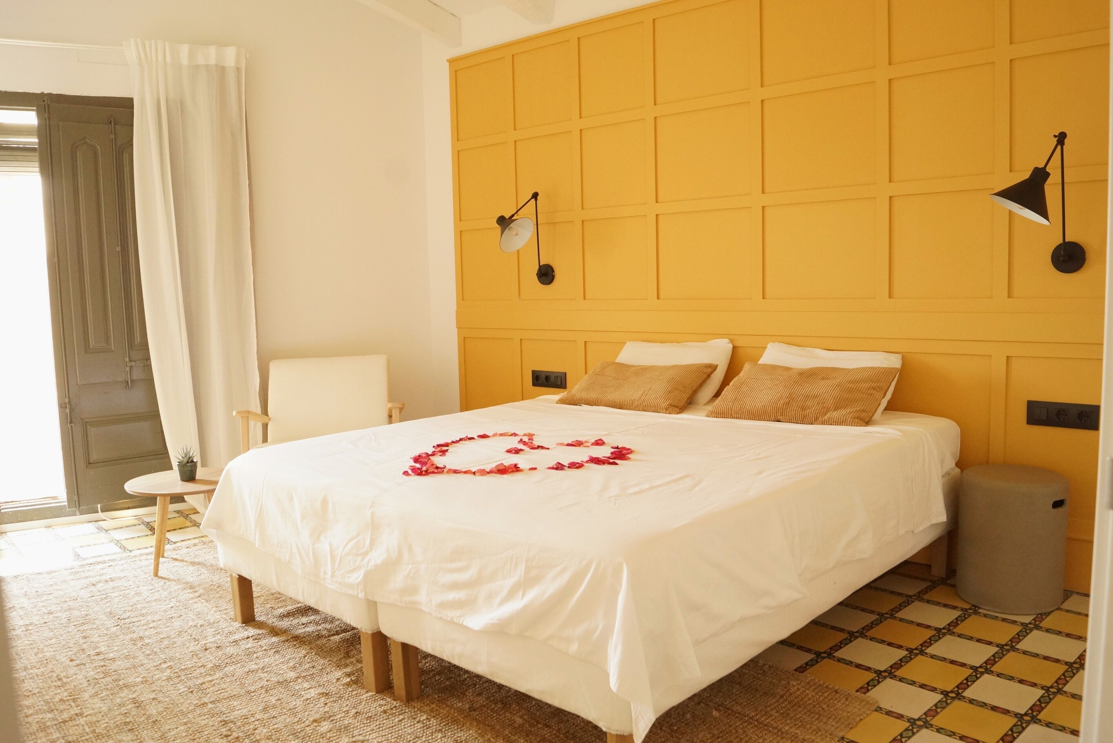 Ropa de cama de alta calidad, edredones de plumas, wifi gratis