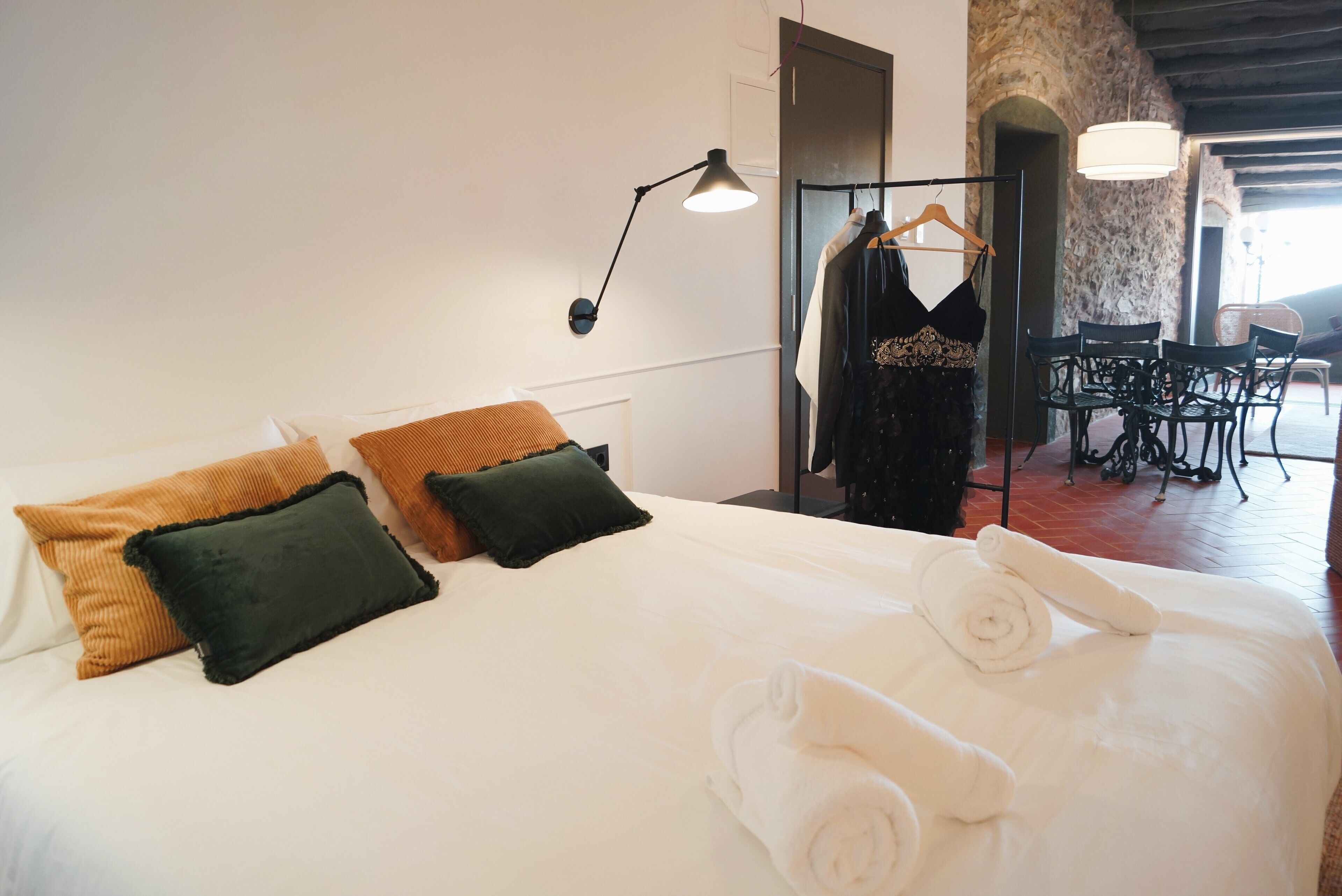 Ropa de cama de alta calidad, edredones de plumas, wifi gratis