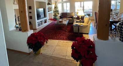 Light-filled New Mexican Villa with Mountain Views