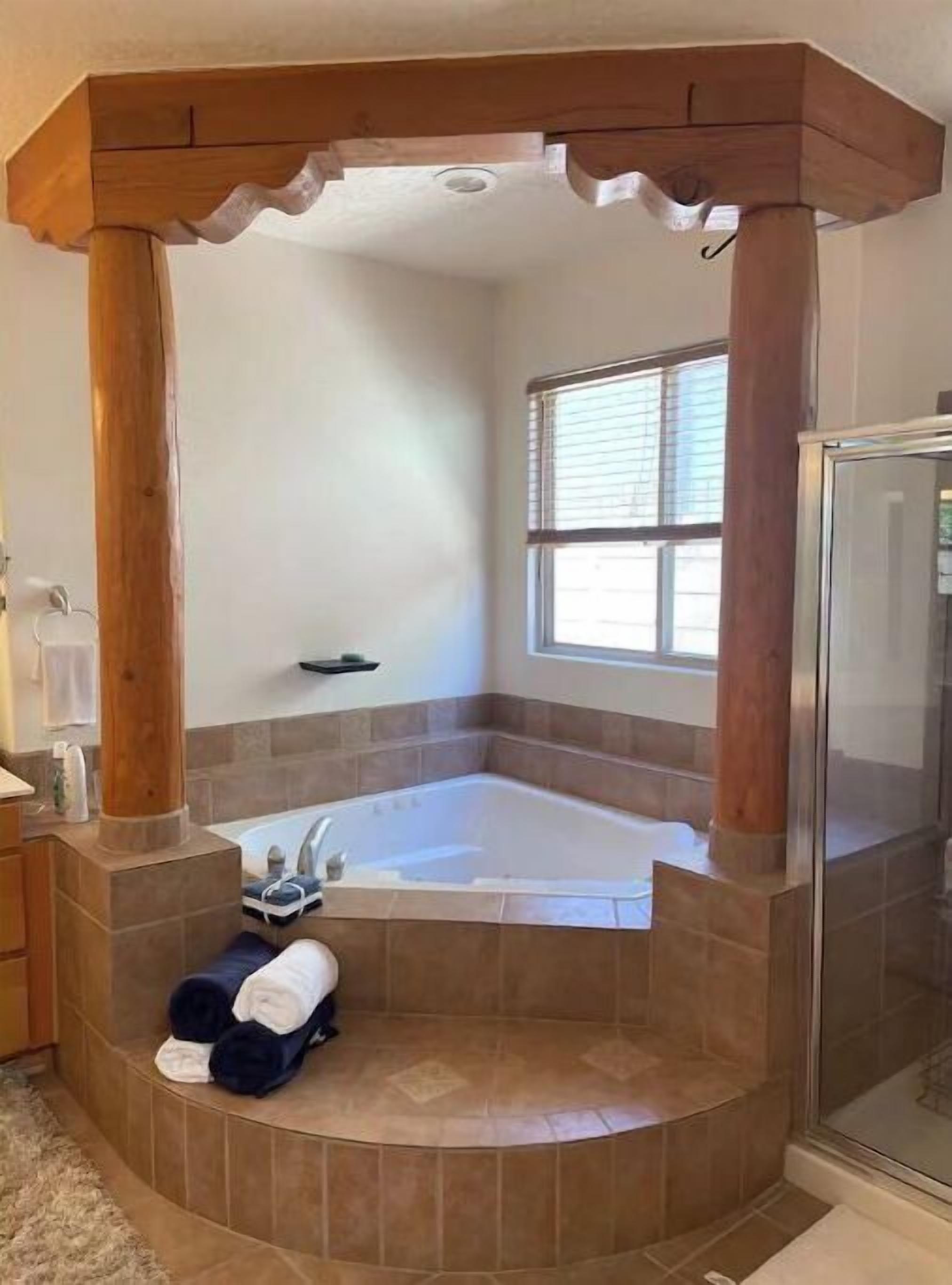 Douche, baignoire à jets, sèche-cheveux, bidet