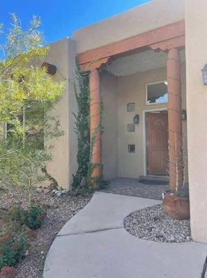 Exterior detail - Light-filled New Mexican Villa with Mountain Views (Rio Rancho)