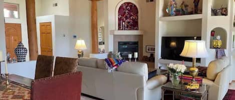 Smart-TV, peis, bøker og printere