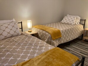 3 chambres, bureau, Wi-Fi gratuit, draps fournis