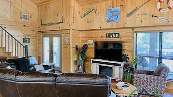 TV connectée, cheminée, livres, vidéothÚque